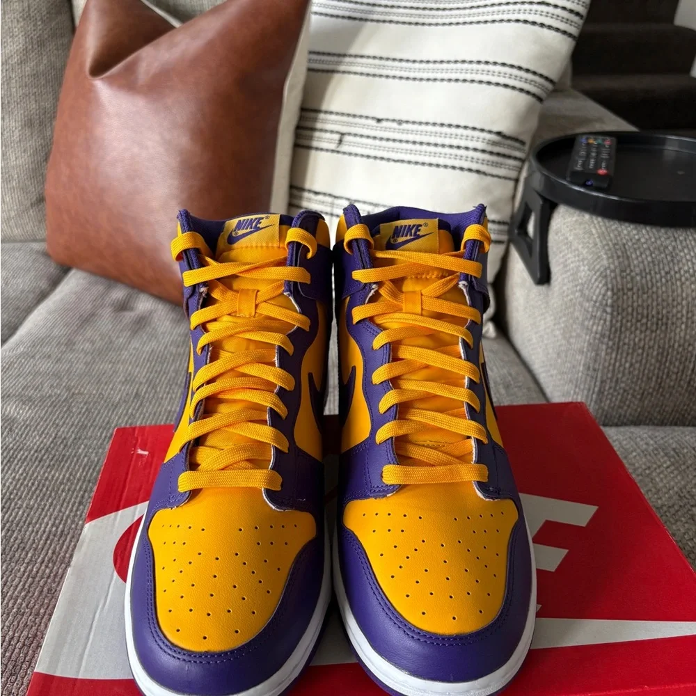 Mens Nike Lakers High Dunks - Picture 2 of 8